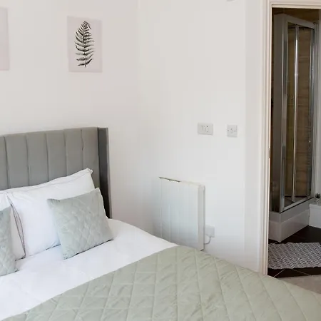 Spacious Retreat With Parking: Ideal For Families & Contractors York Exterior photo