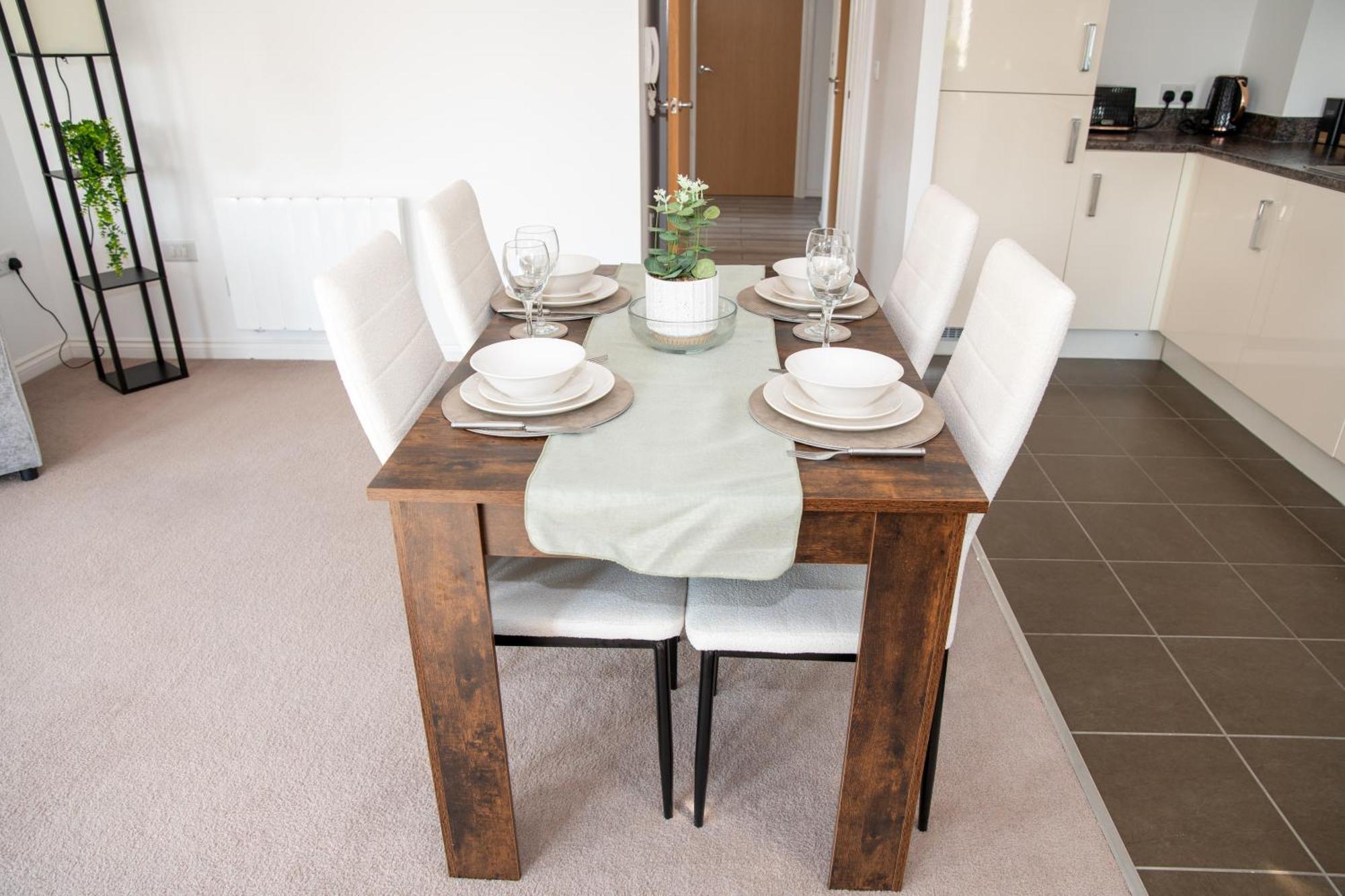 Spacious Retreat With Parking: Ideal For Families & Contractors * York